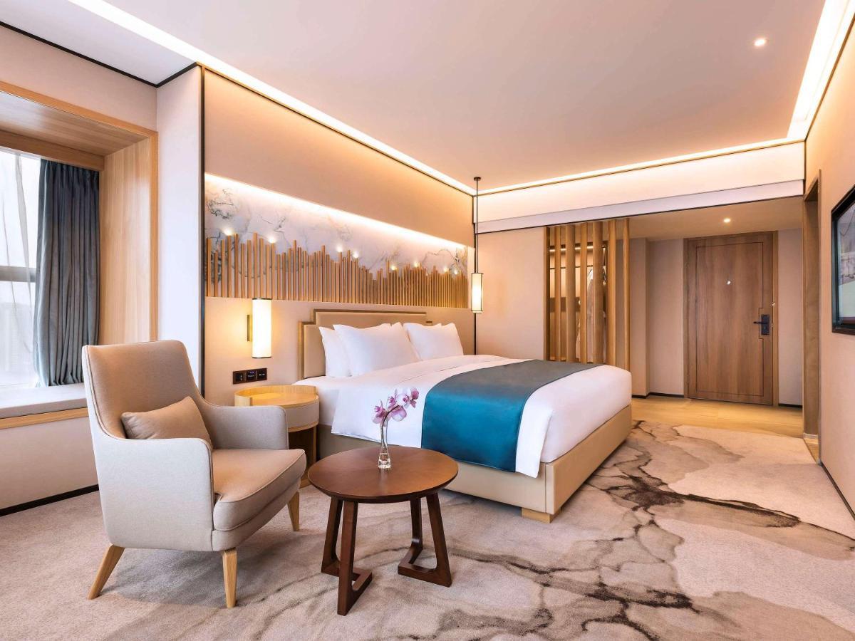Mercure Chengdu Huapaifang Exterior photo