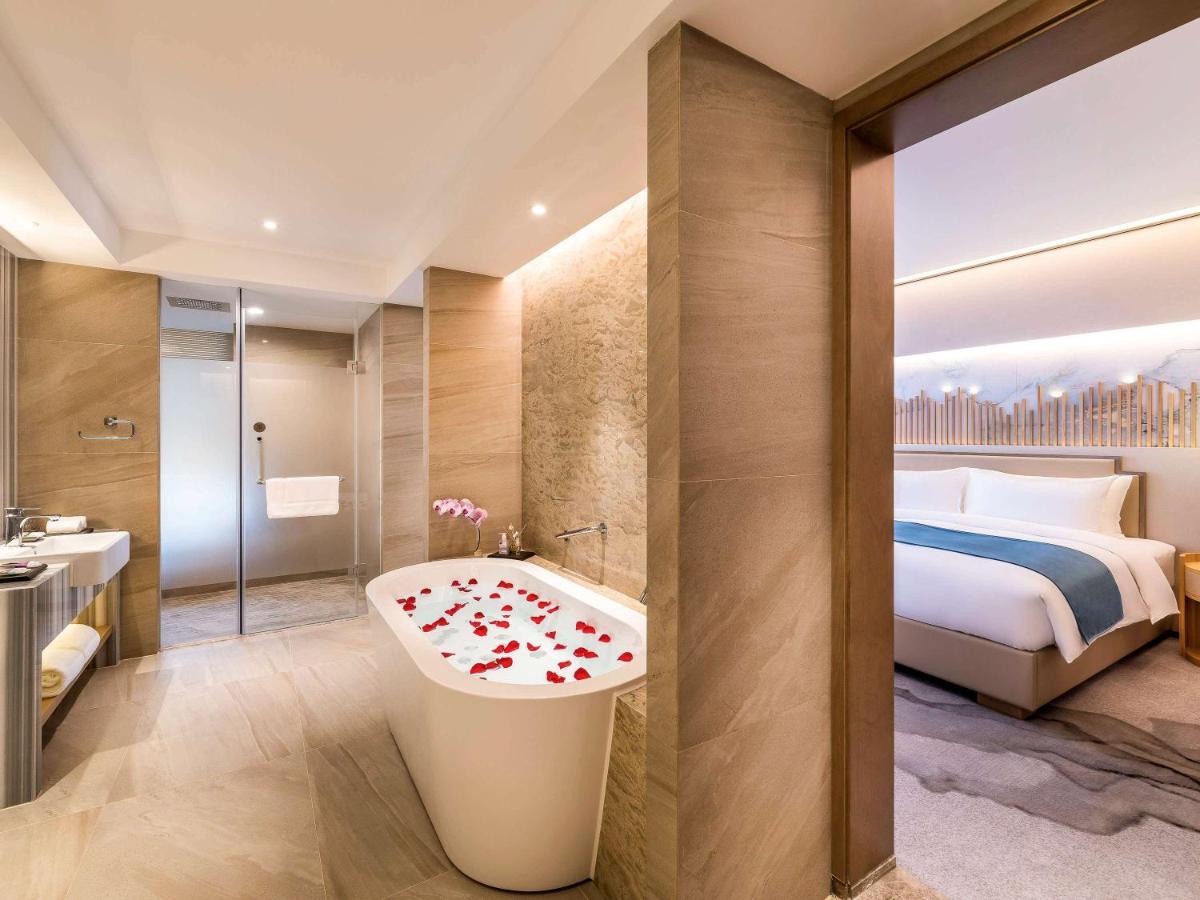 Mercure Chengdu Huapaifang Exterior photo